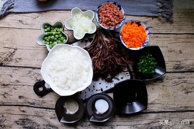 香椿炒鸡蛋正确做法先别着急下锅,香椿炒鸡蛋简单易学你会了吗