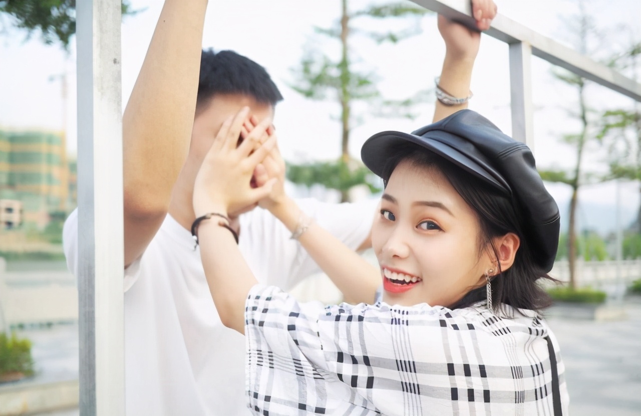 女子带男闺蜜相亲路人怒斥,相亲男被女方怒怼