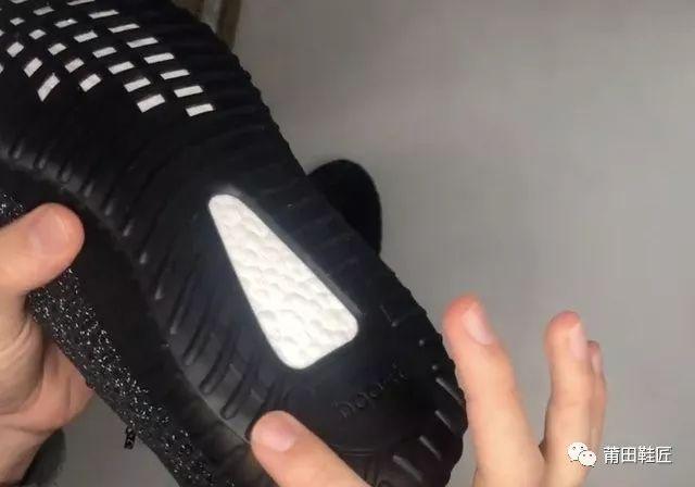 yeezy350黑满天星和黑玛瑙的区别,yeezy350满天星真假对比