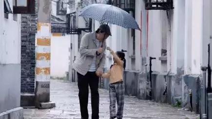 老公和婆婆背着儿媳,被“租子宫包生儿子”小广告骗了85万!活该