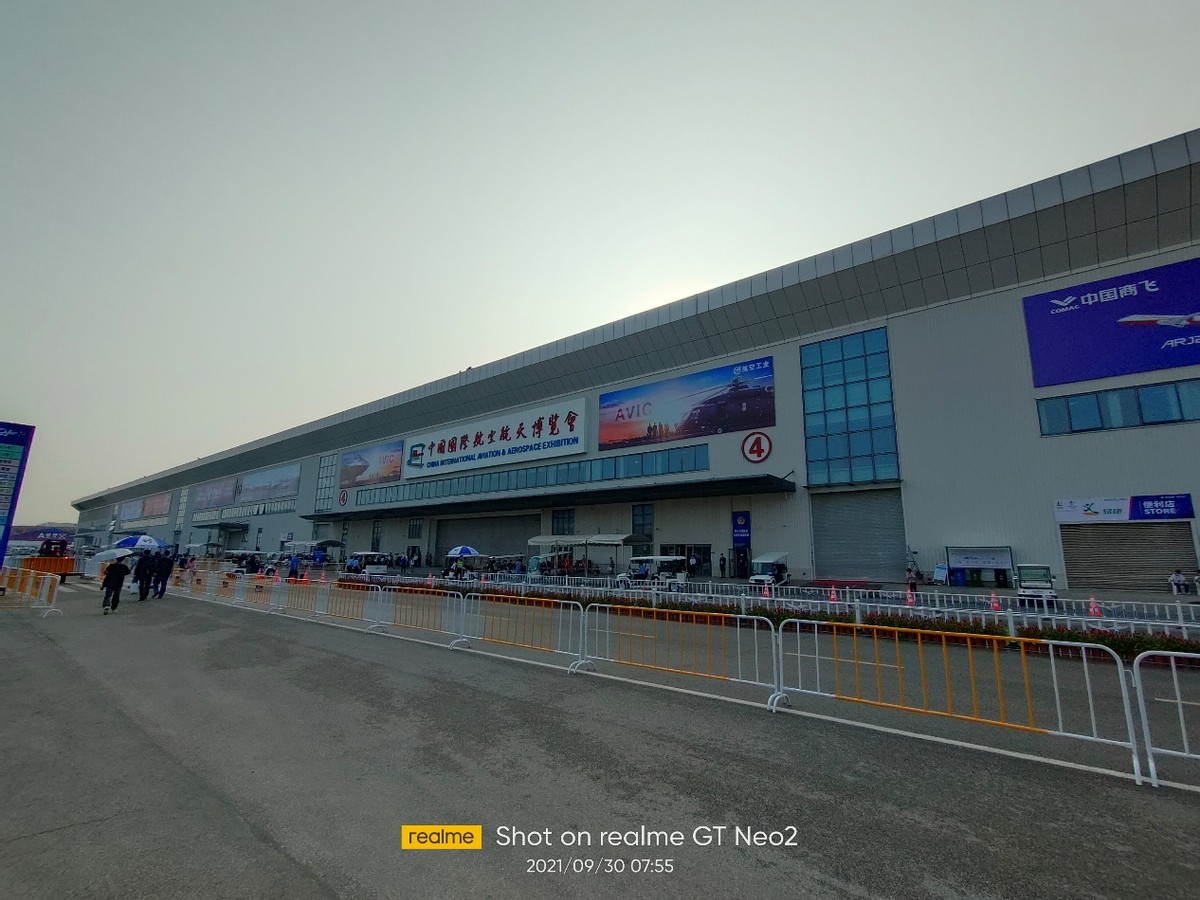 realmegt2对比iqooneo5s,realme真我gtneo2上手体验