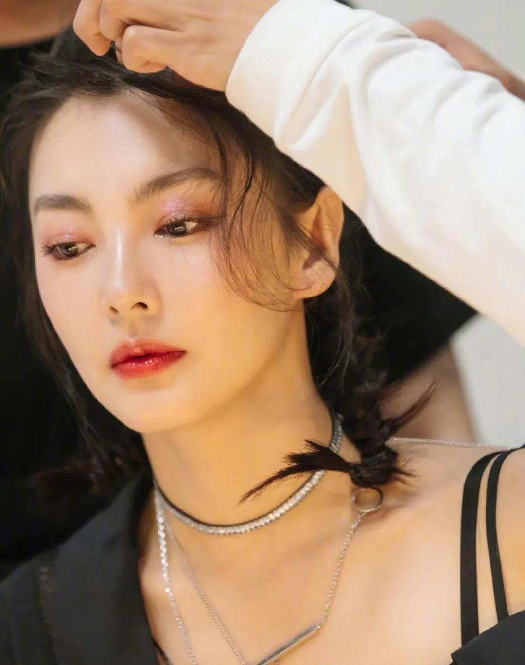 你是什么脸型适合什么发型动画,五官脸型整容