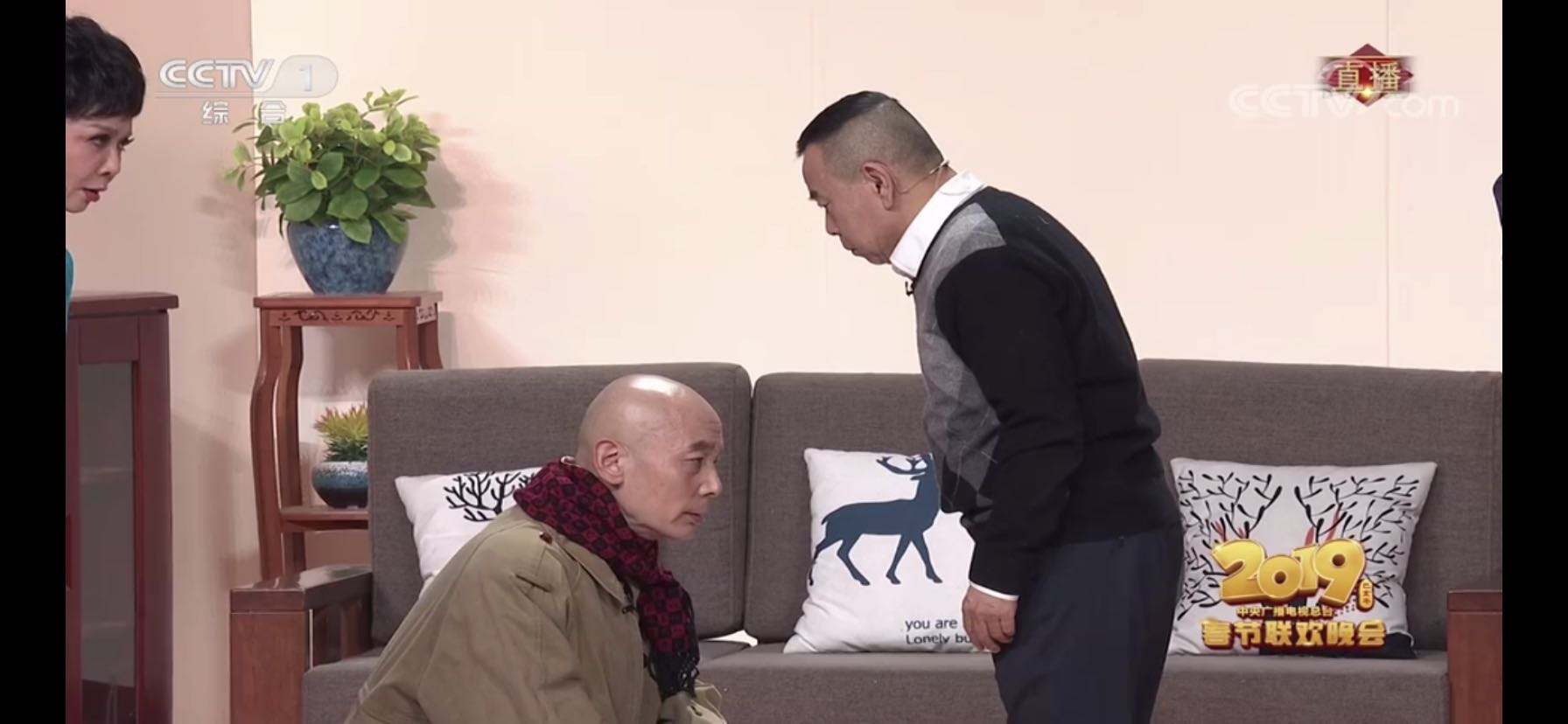 印度为何总是冤大头？网友：这就是今年春晚小品卖保健品的套路啊