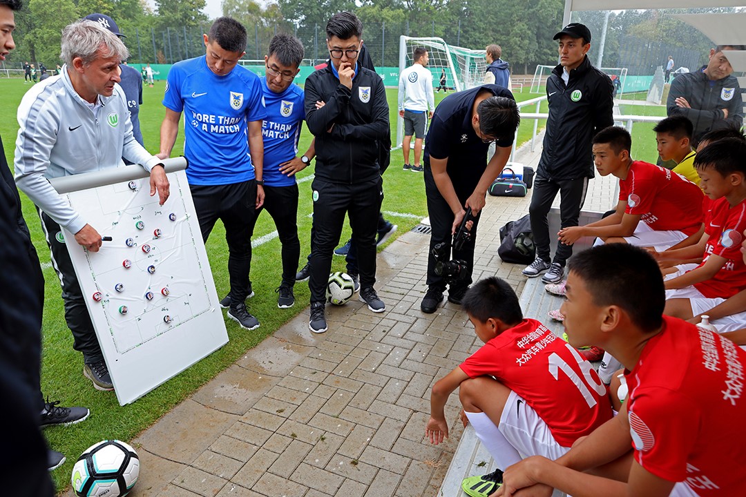 中国足球小将无畏向上砥砺前行,少年强则中国强足球