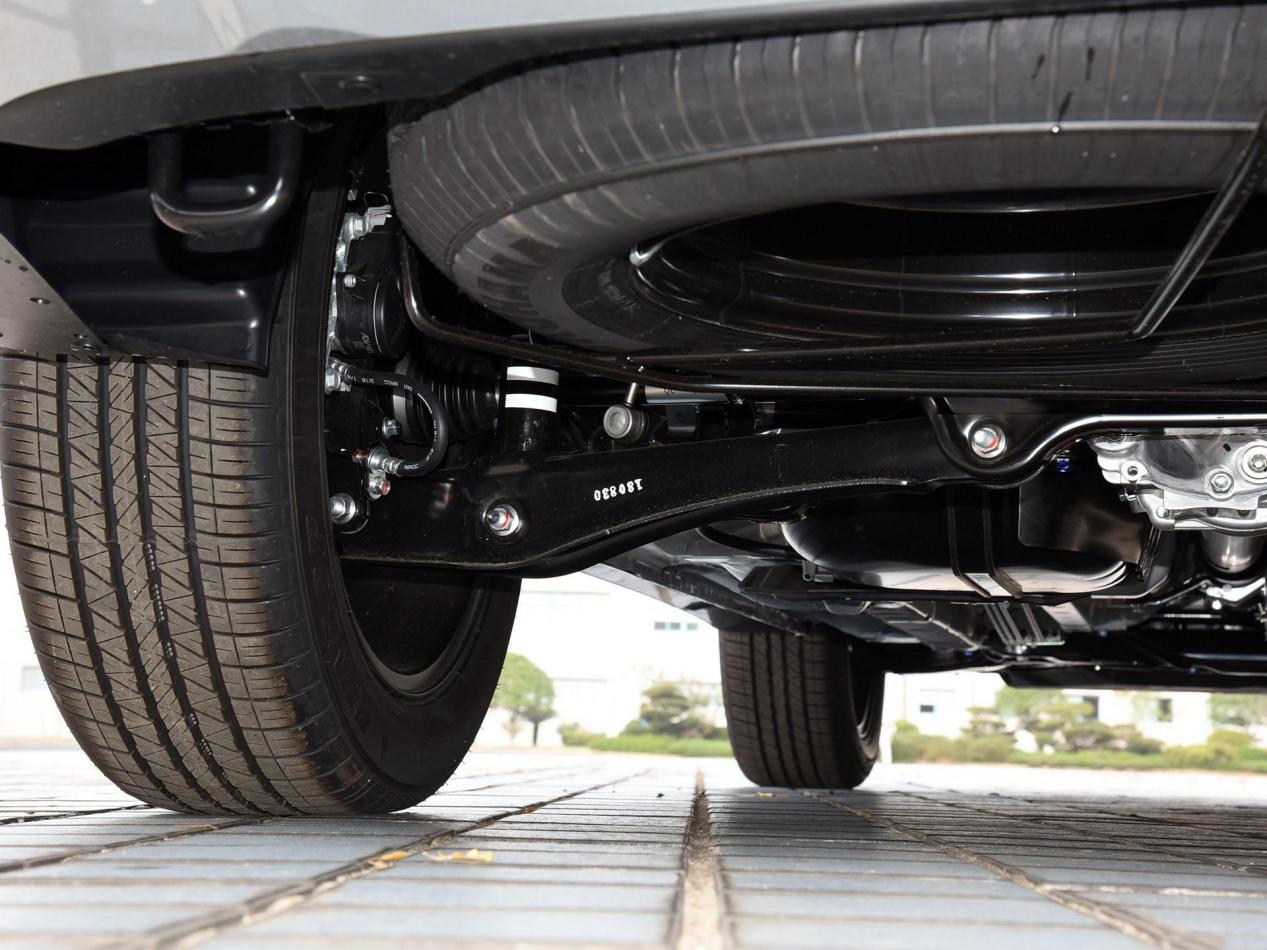 动力好底盘稳操控好的车,动力强操控好底盘扎实的几款车