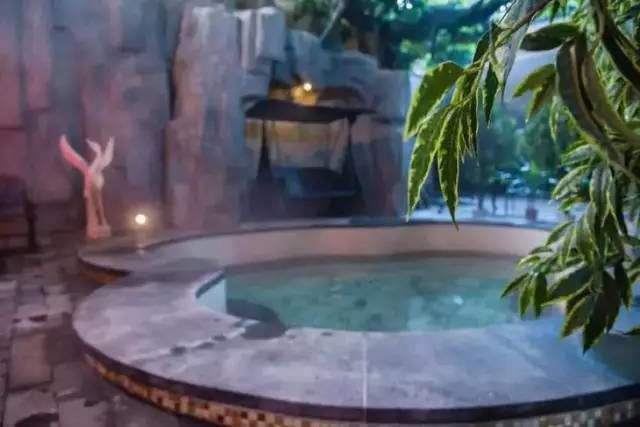 北京运河苑温泉水世界，好似闹市中的“瑶池仙境”，乐在水世界