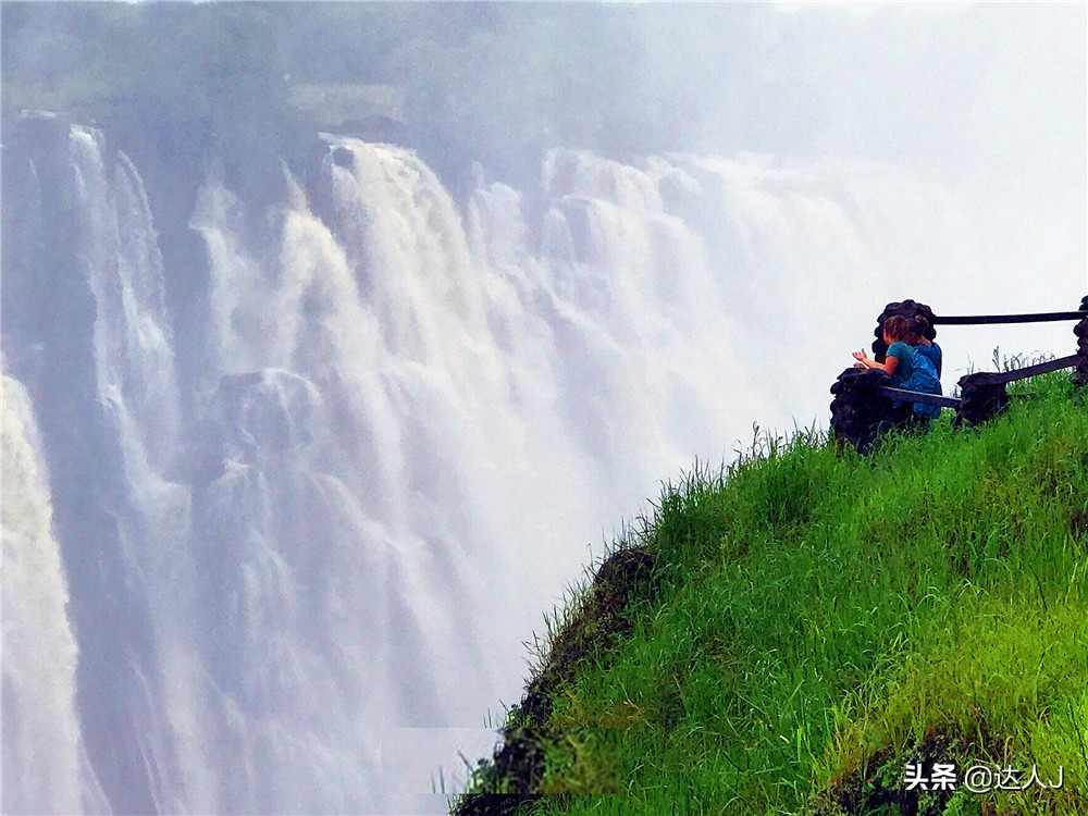 #全民热遗#小天独家，你敢不敢在这个瀑布上洗澡？