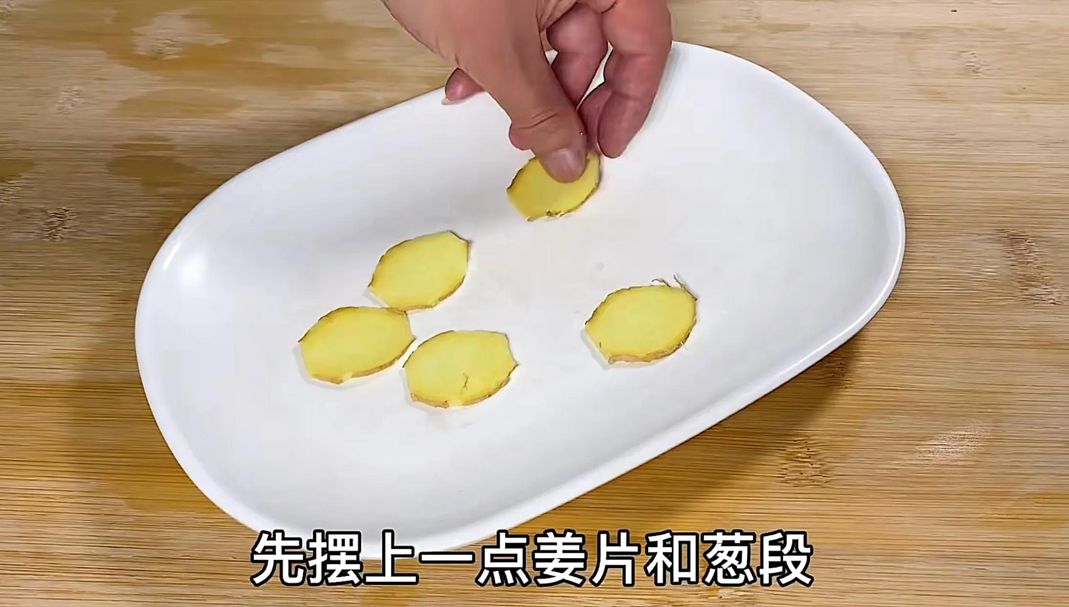 做清蒸鱼时万万不可放盐和料酒,清蒸鱼最忌放盐和料酒