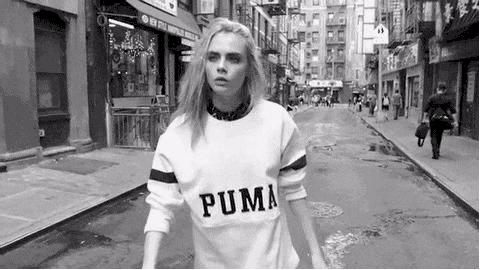 今年流行的新款卫衣怎么穿,复古西装里穿什么卫衣