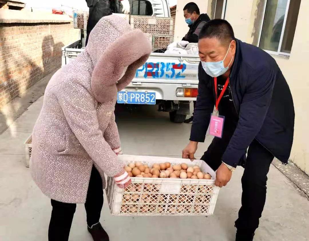 赤峰市巴林左旗先锋村：村干部甘当人民的“代购员”