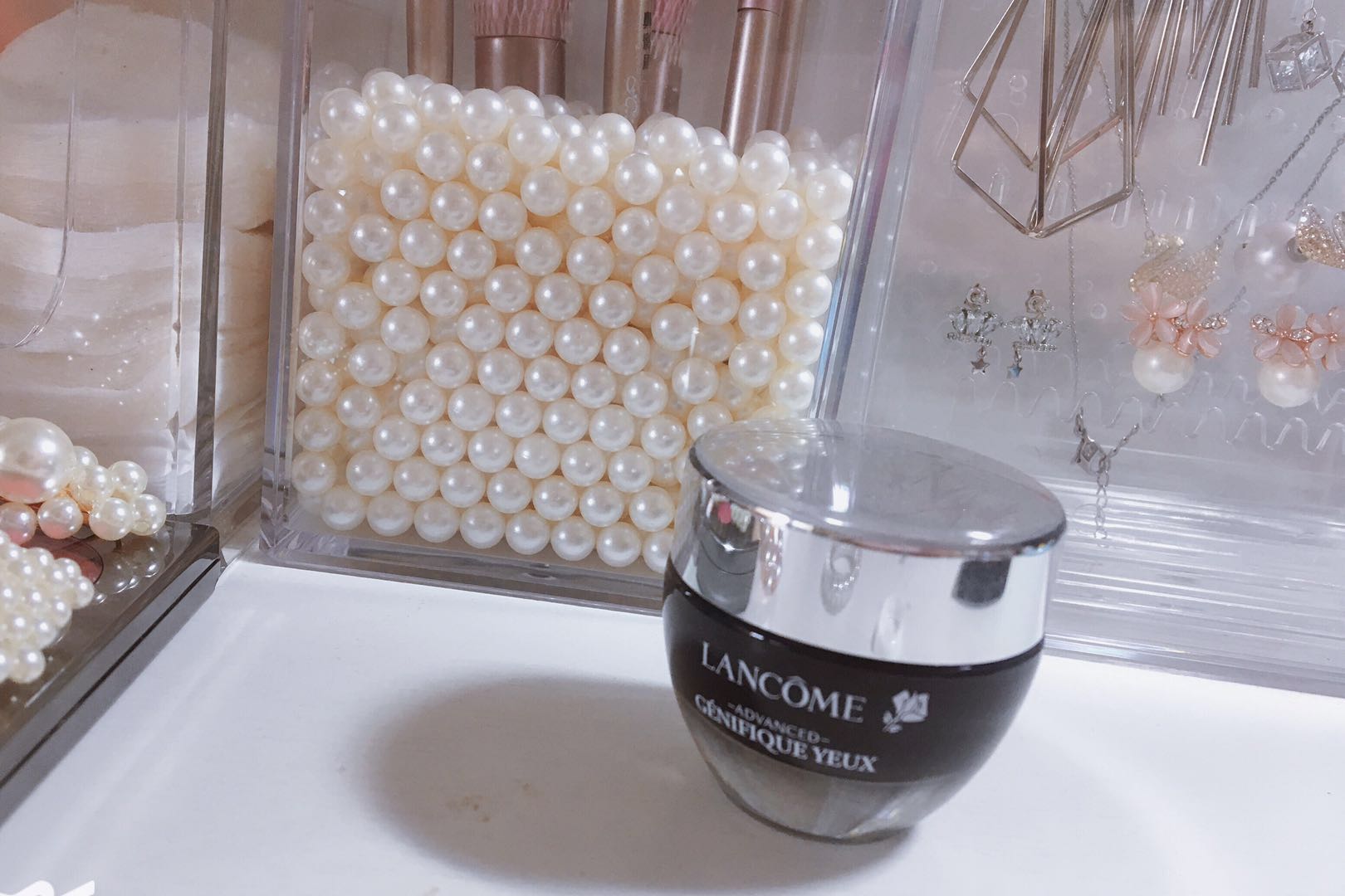 上眼睑松弛凹陷买什么眼霜好,大家用过的便宜又好用的眼霜