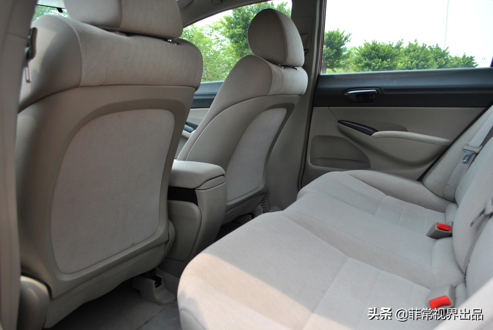 当卡车脏的不成样了该怎样清理,货车上的污渍用什么可以洗掉