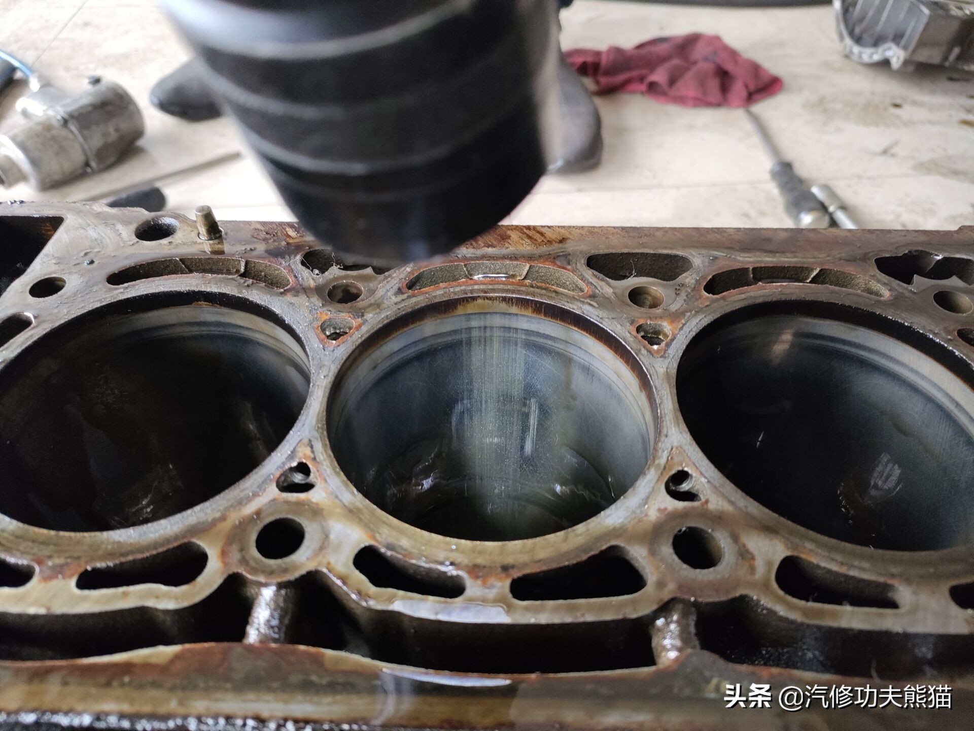 斯柯达昊锐烧机油维修视频,大众斯柯达昊锐1.8t烧机油