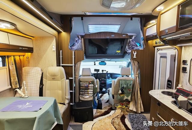 所有装备装进新房车,房车环游重走中国路准备完毕天亮就出发