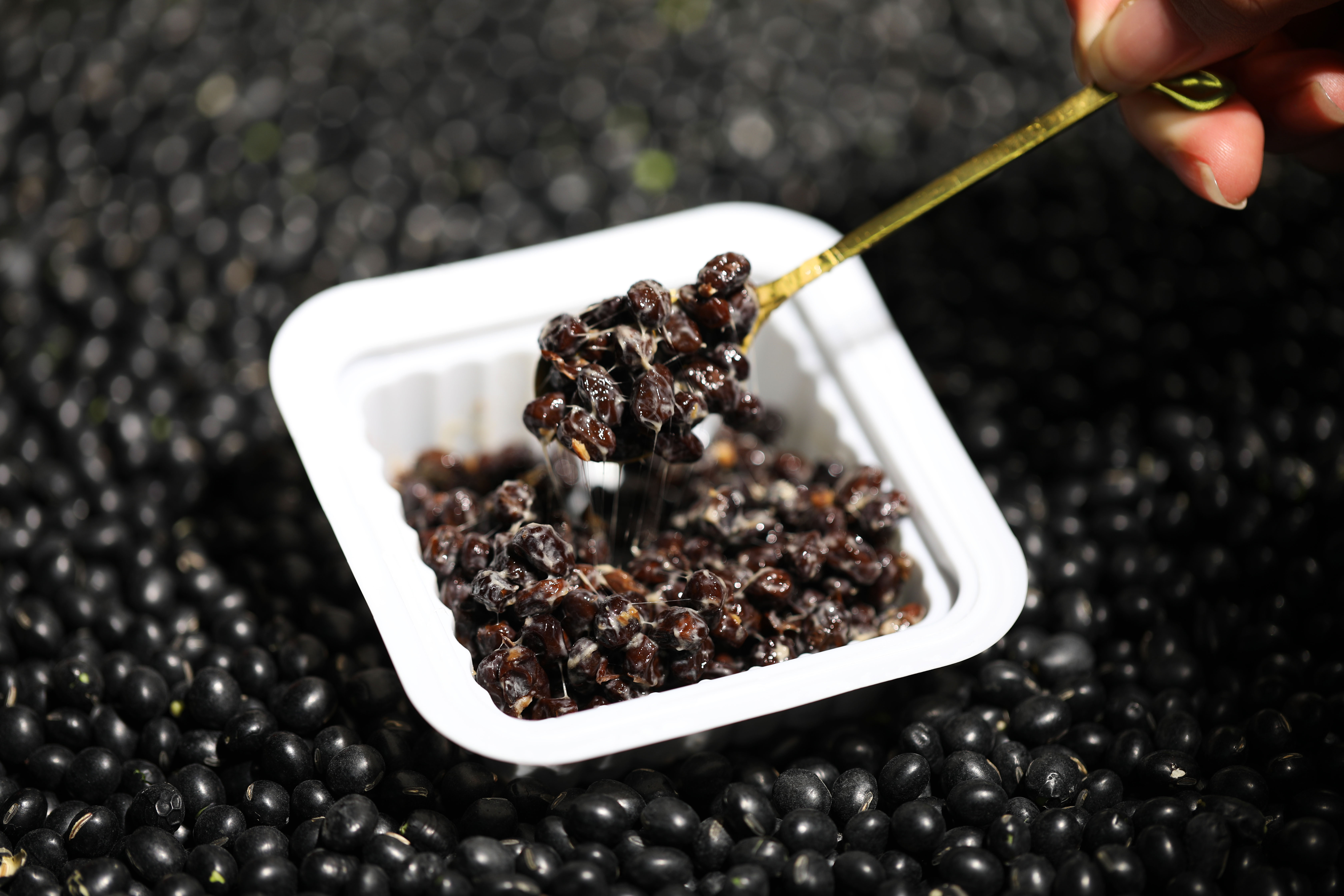 日本人的长寿离不开纳豆,日本人吃纳豆是自制的还是买的