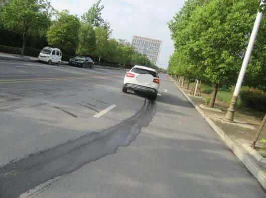 奔驰GLA正常行驶突然爆缸,质量问题频发的奔驰将走向何方?