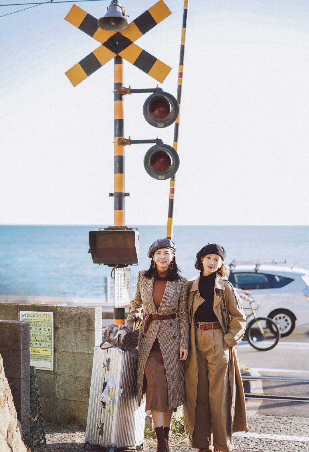 三木母女羊绒大衣穿搭,三木母女雾霾蓝大衣搭配裤子