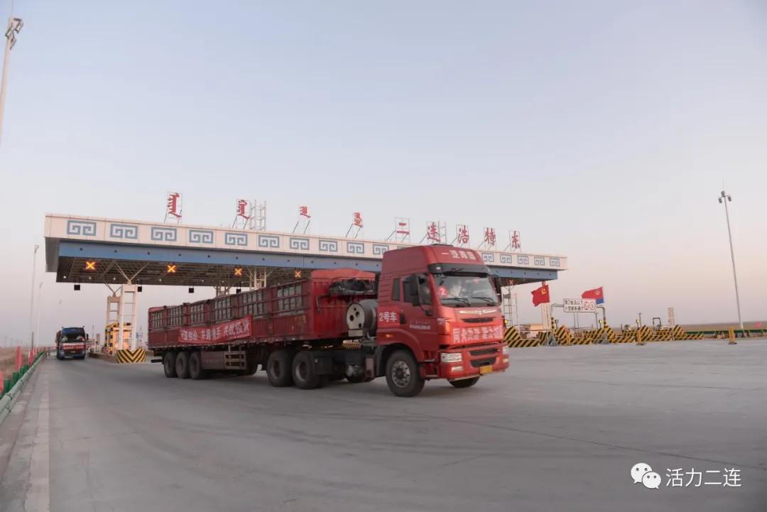 支援二连浩特疫情车队视频,抗击疫情爱心物资车队