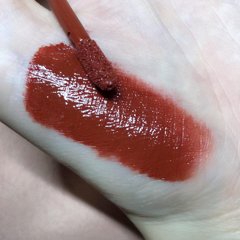 复古砖红口红色号,砖红色和复古红口红哪个更显白