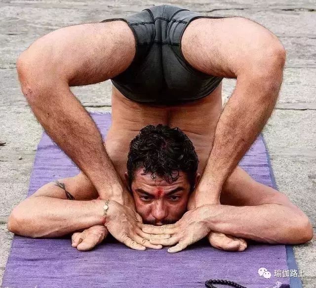 男人裸体瑜伽？一开始我的内心是拒绝的