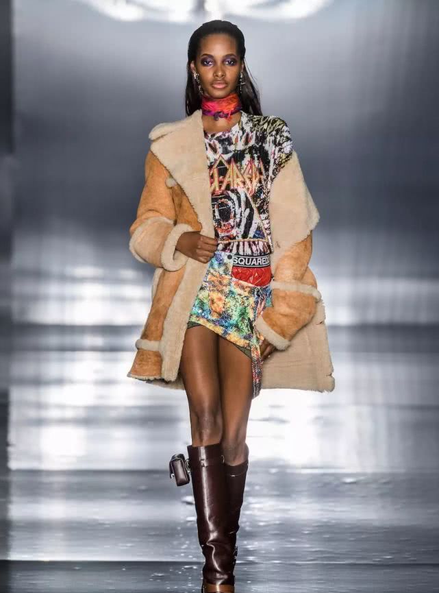 把裤子穿在肚脐上面会怎么样,把裤子扎进腰里的穿搭