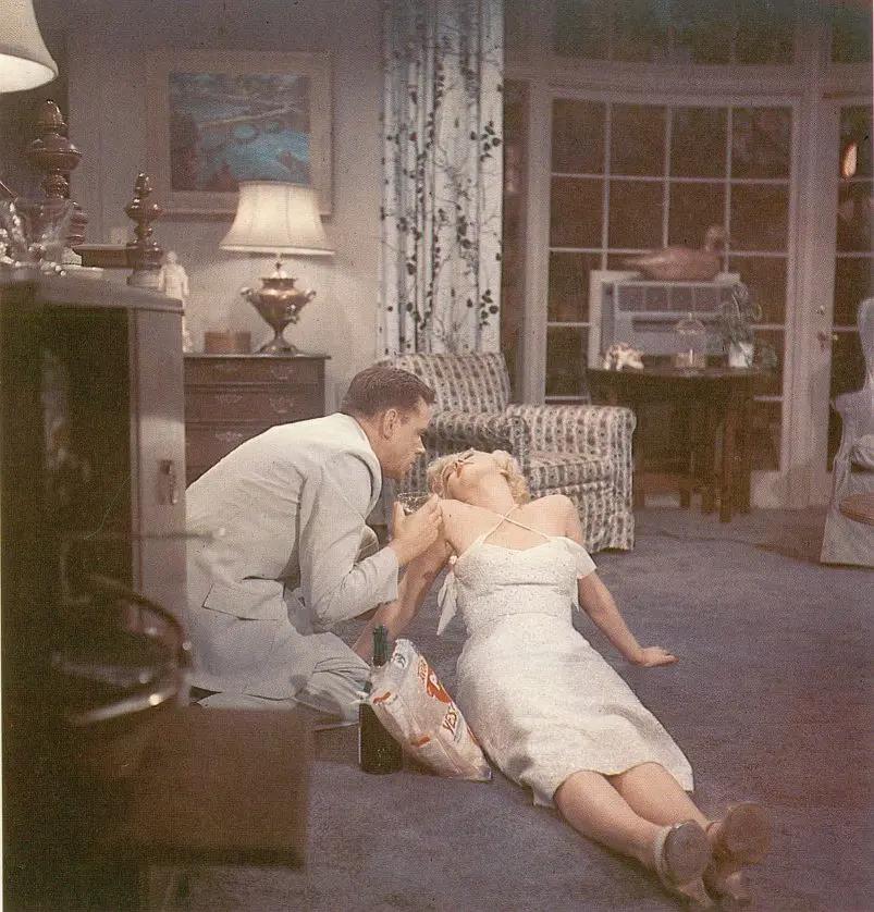 上帝将女演员梦露，放到中年男人面前，是在制造一件人间“杀器”