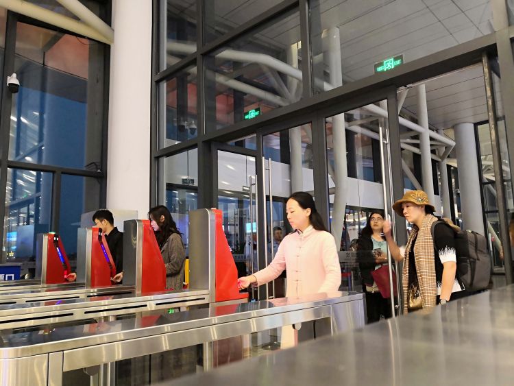 青岛西站检票需要纸质车票吗,青岛西站最新信息