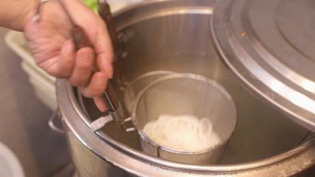 掐着鼻子分辨不出来饮料味道,螺蛳粉到底有何魅力