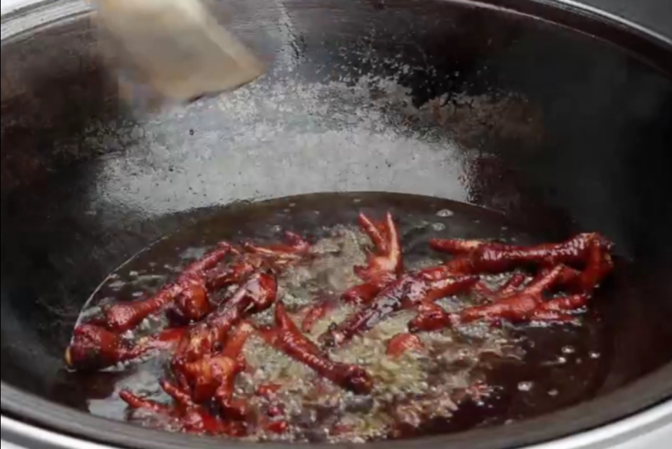 鸡脚怎么做好下酒,鸡脚怎么做才会软糯脱骨