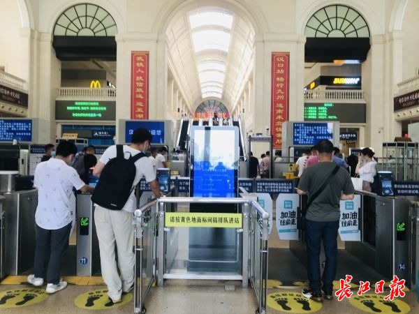 从武汉坐高铁到上海多长时间,从武汉坐高铁到西安要多久