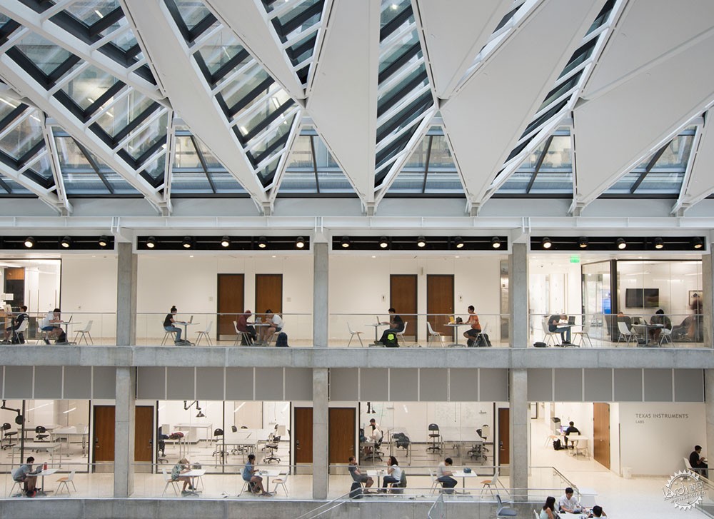 别人的教学楼，不仅用于学习，还是精致的艺术品