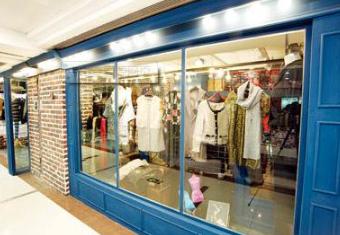 批发市场整理衣服,广州服装批发市场大火