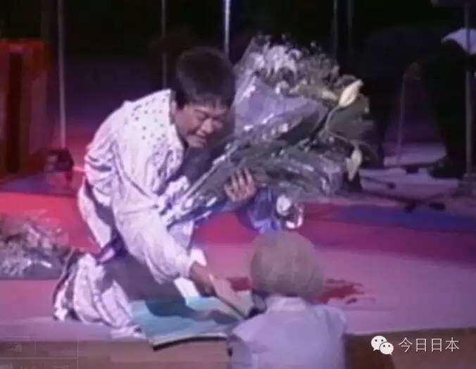 日本一*女妓**站街拉客到74岁，只为等一人