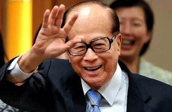 曹德旺被人看不起,曹德旺为啥看不起李嘉诚