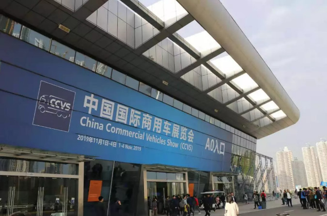 内饰很科幻的商务车,科幻感内饰