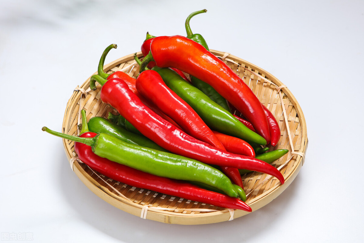 吃完辣椒就拉肚子吃什么药 (吃完辣椒发烧拉肚子)