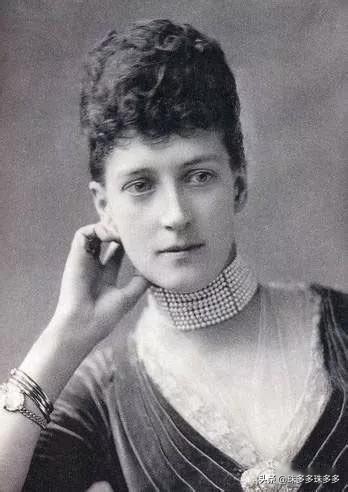 英国王室叶子胸针,威尔士胸针