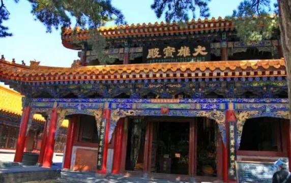 五台山菩萨顶供奉的是什么菩萨,五台山菩萨顶康熙御笔