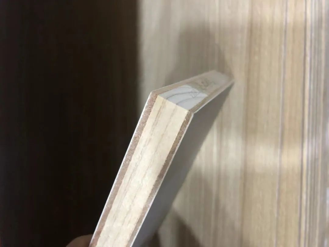 实木多层板做柜门容易变形吗,1.7米多层板做柜门会变形吗