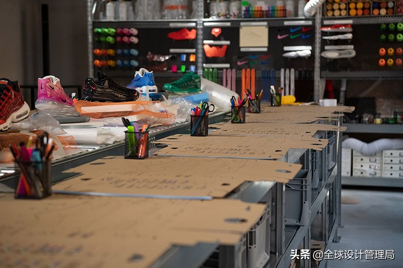 耐克设计师在米兰定制车间首次推出NikeAirMax