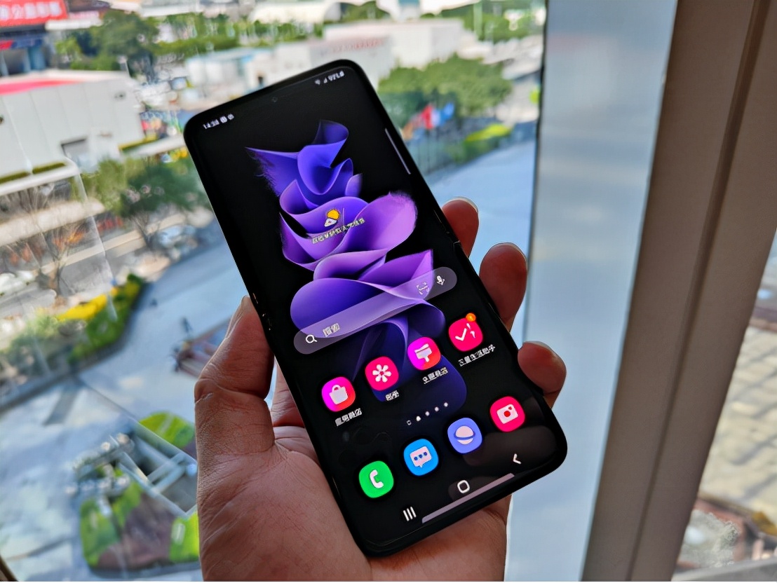 samsunggalaxyzflip35g,三星galaxyzflip4体验效果