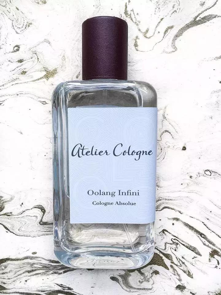 过年穿上红衣服还不够，喷上这支香水就是欧气最旺的锦鲤本鲤