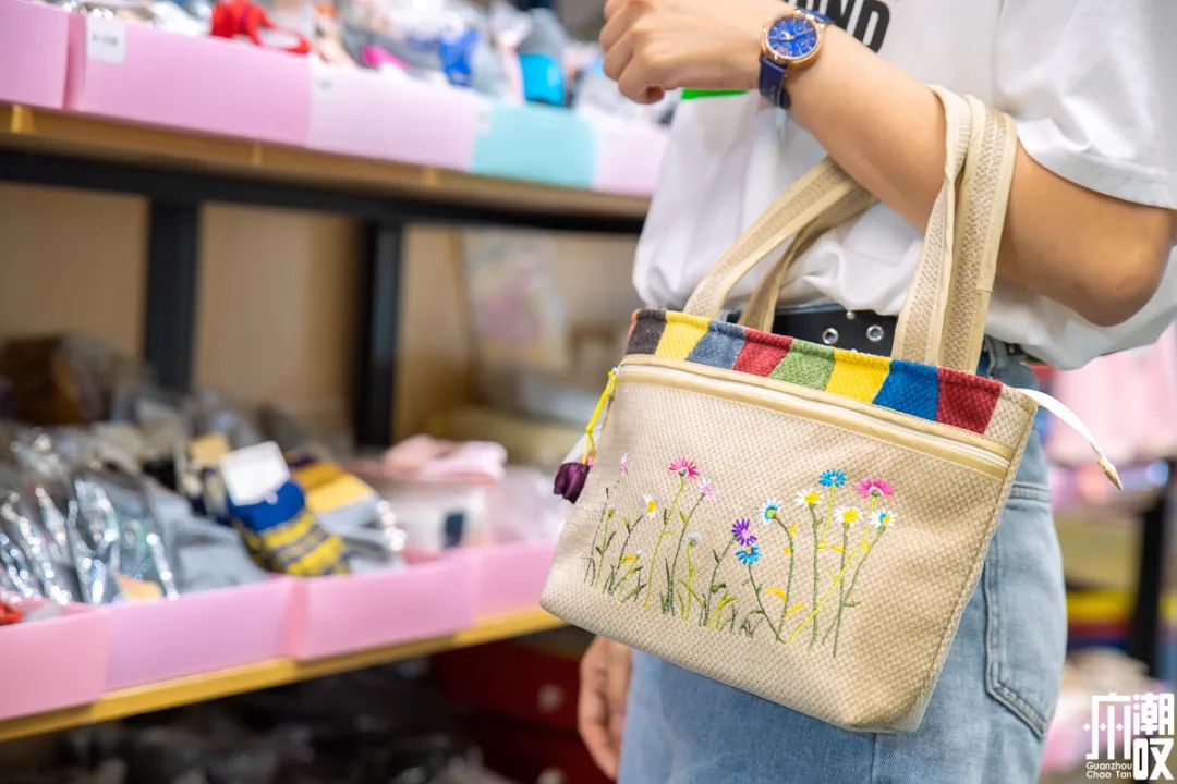 从韩国回来在超市买东西,从韩国进口商品