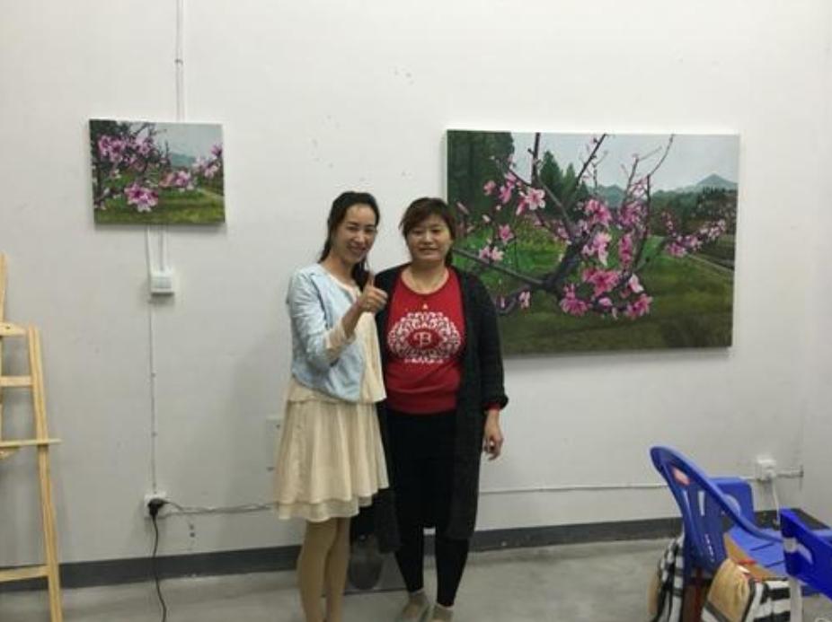 山东农妇仿大师绘画，因一幅卖出200元走红，专家：*渎亵**艺术