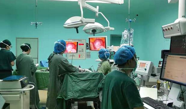 西青医院妇科顺利完成一例腔镜下子宫内膜癌一次全面分期手术