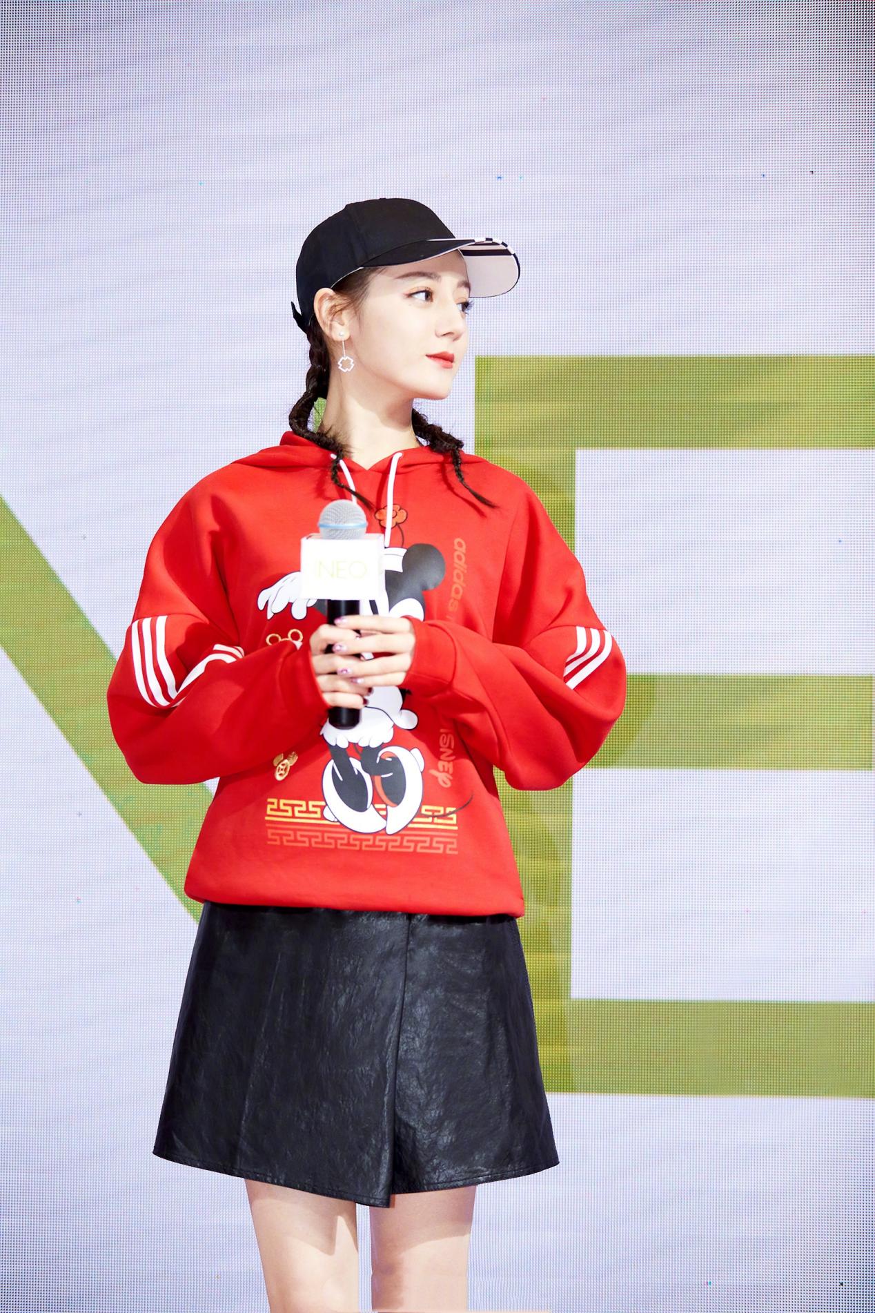 脸偏黄显老该怎么挽救,皮肤偏黑黄穿什么颜色显白