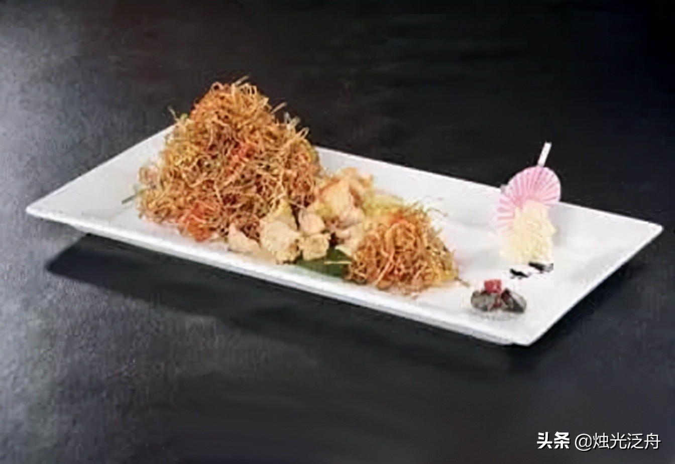 椒盐茶树菇鱿鱼,椒盐皮皮虾和花螺的做法