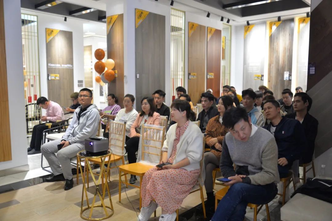 这里聚集了众多好色之徒，他们皆为美色而来