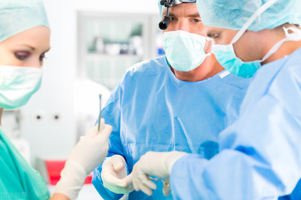 多发性肋骨骨折引发胸廓畸形矫正,股骨下端粉碎性骨折三维重建