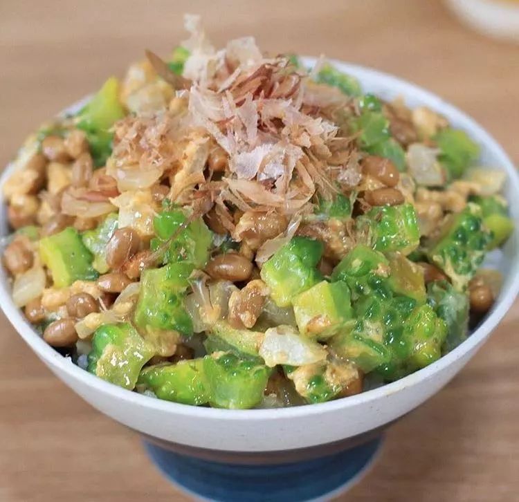 100日元在日本吃一天,100日元在日本吃寿司